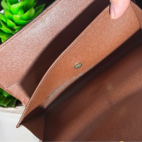 LOUIS VUITTON - Monogram Tri-fold for Men and Women - Picture 3 of 14